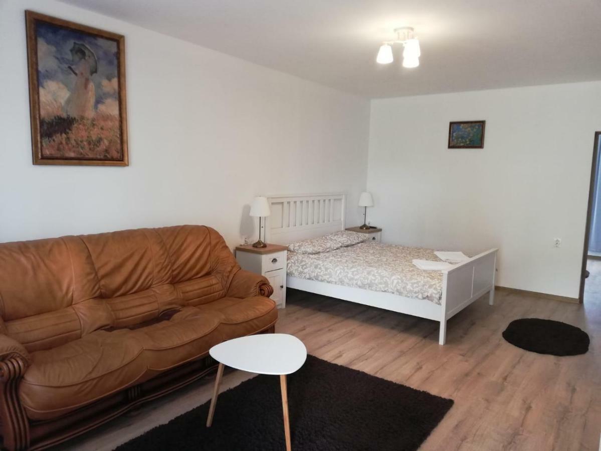 Twins Apartments Совата Экстерьер фото